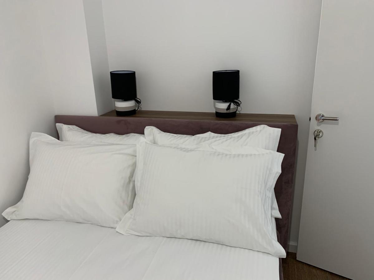 Kekezis Apartments Sarandë エクステリア 写真