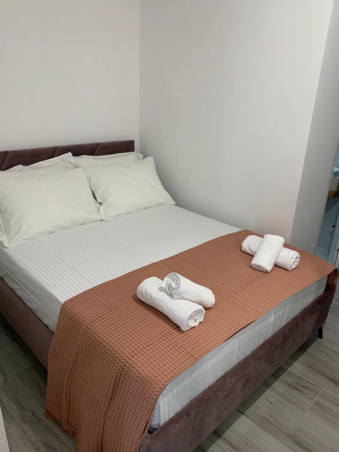 Kekezis Apartments Sarandë エクステリア 写真