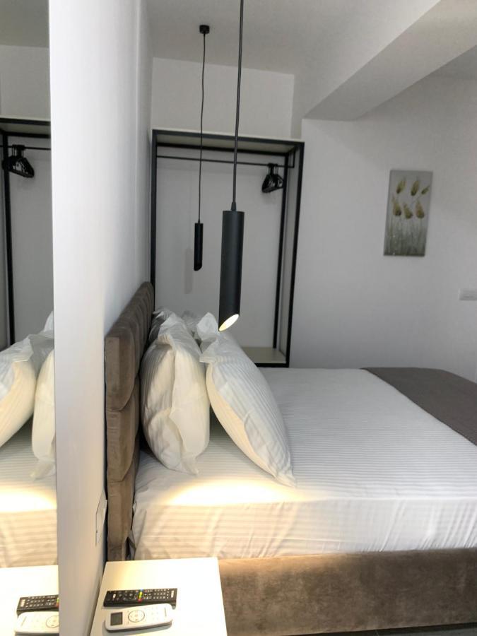 Kekezis Apartments Sarandë エクステリア 写真