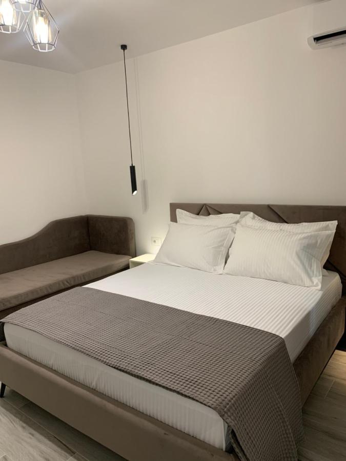 Kekezis Apartments Sarandë エクステリア 写真
