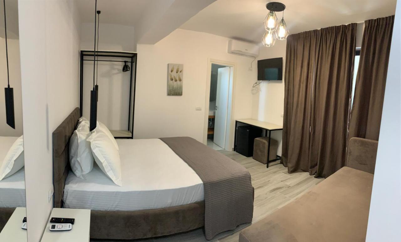 Kekezis Apartments Sarandë エクステリア 写真