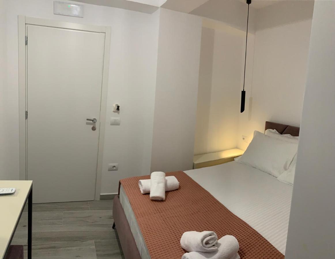 Kekezis Apartments Sarandë エクステリア 写真